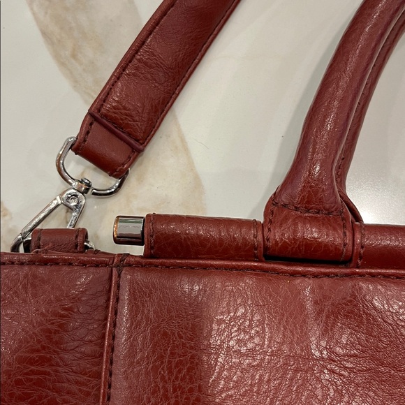 Matt & Nat Kari Deep Red Satchel with hand strap and detachable shoulder strap - Picture 4 of 13